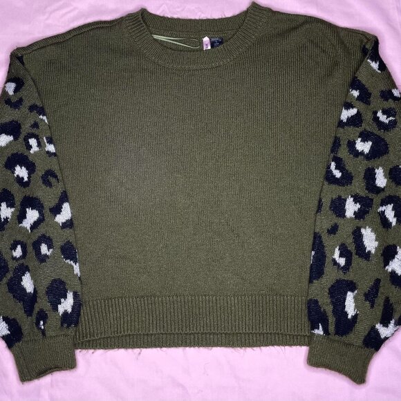 Women's Sweater - Picture 1 of 5